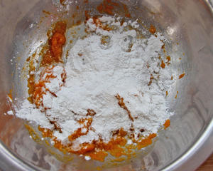 南瓜芝士糯米饼+南瓜豆沙糯米糍—换着花样做南瓜的做法 步骤2