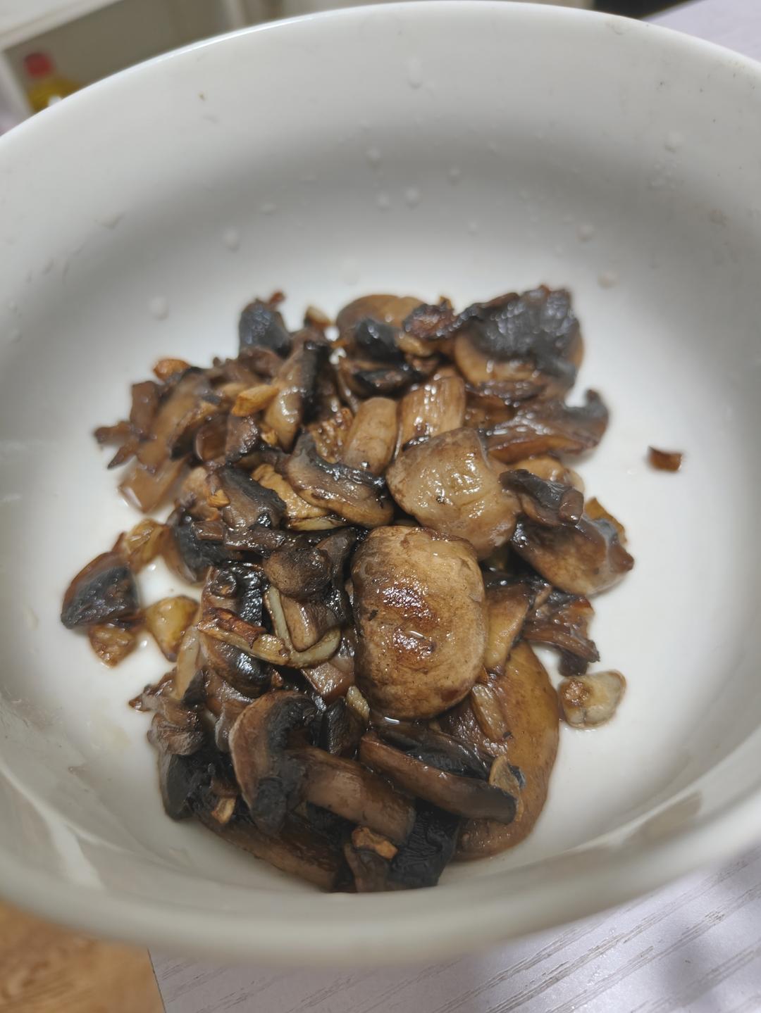 鲜香嫩滑！好吃不胖的蒜香炒口蘑！