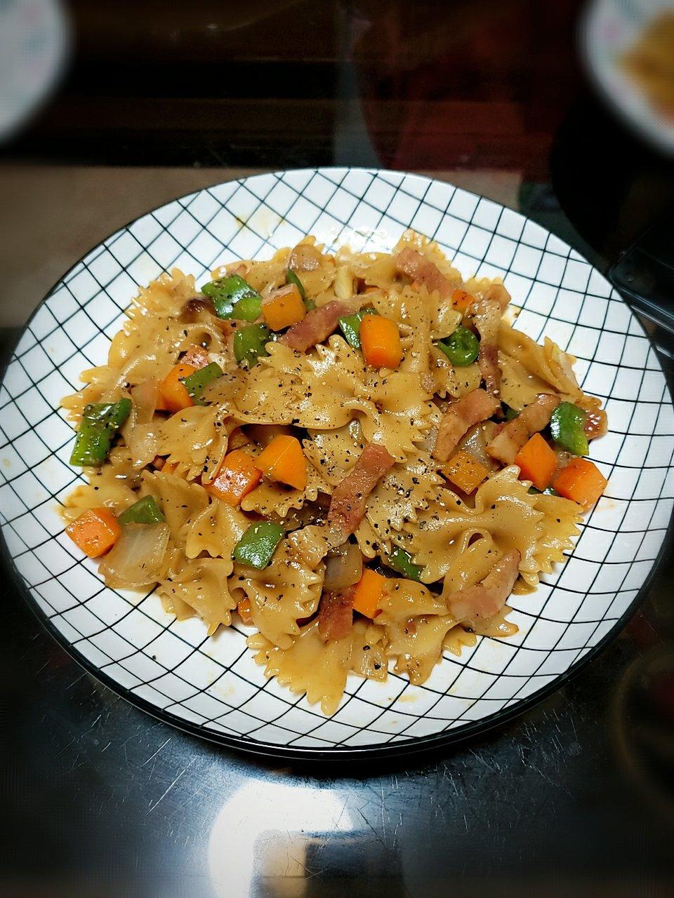 黑椒酱培根意大利面