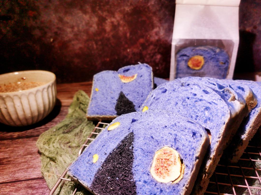 星空吐司致敬梵高经典手揉蝶豆花粉版坚果面包颜控