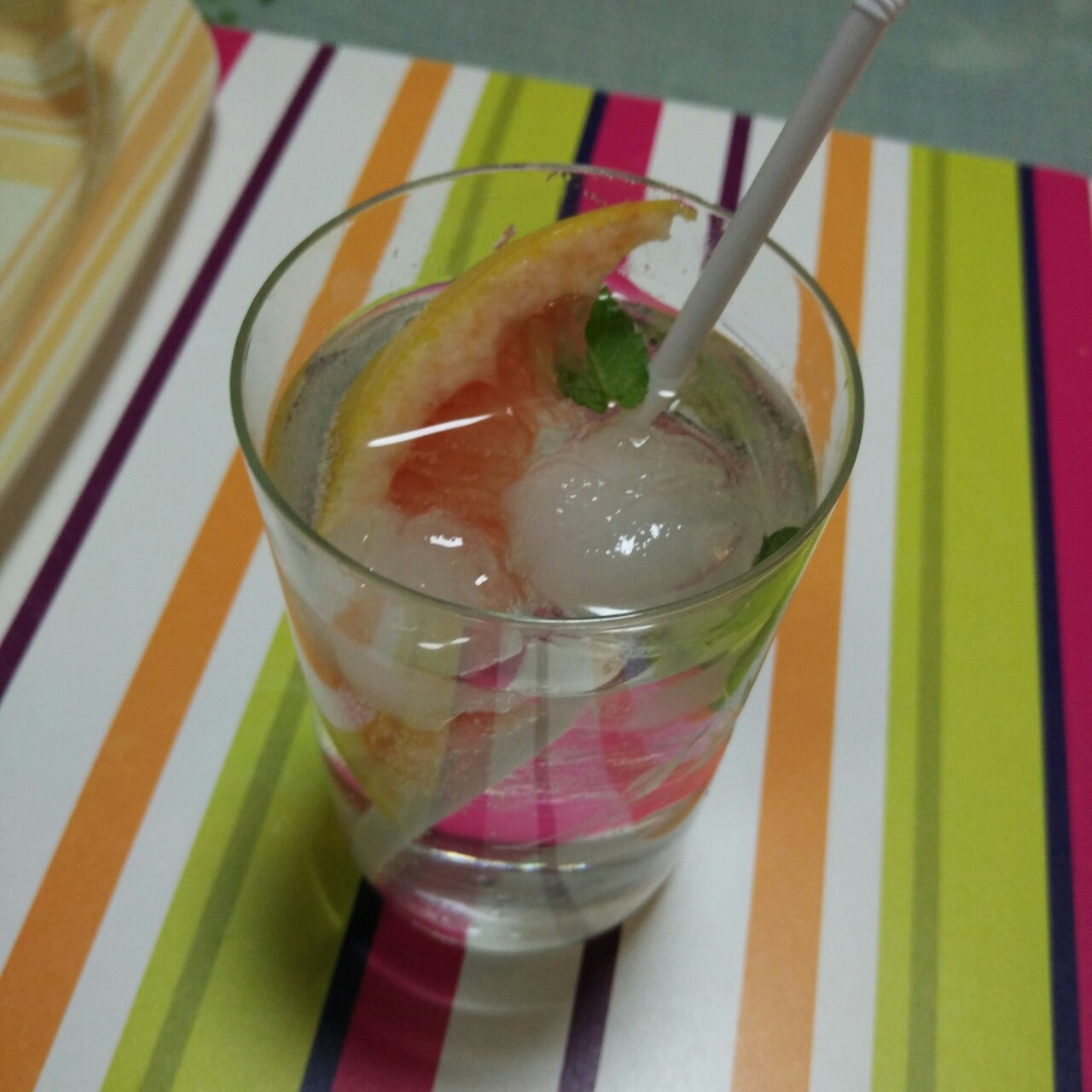 s草莓阿姨s做的自制简易鸡尾酒