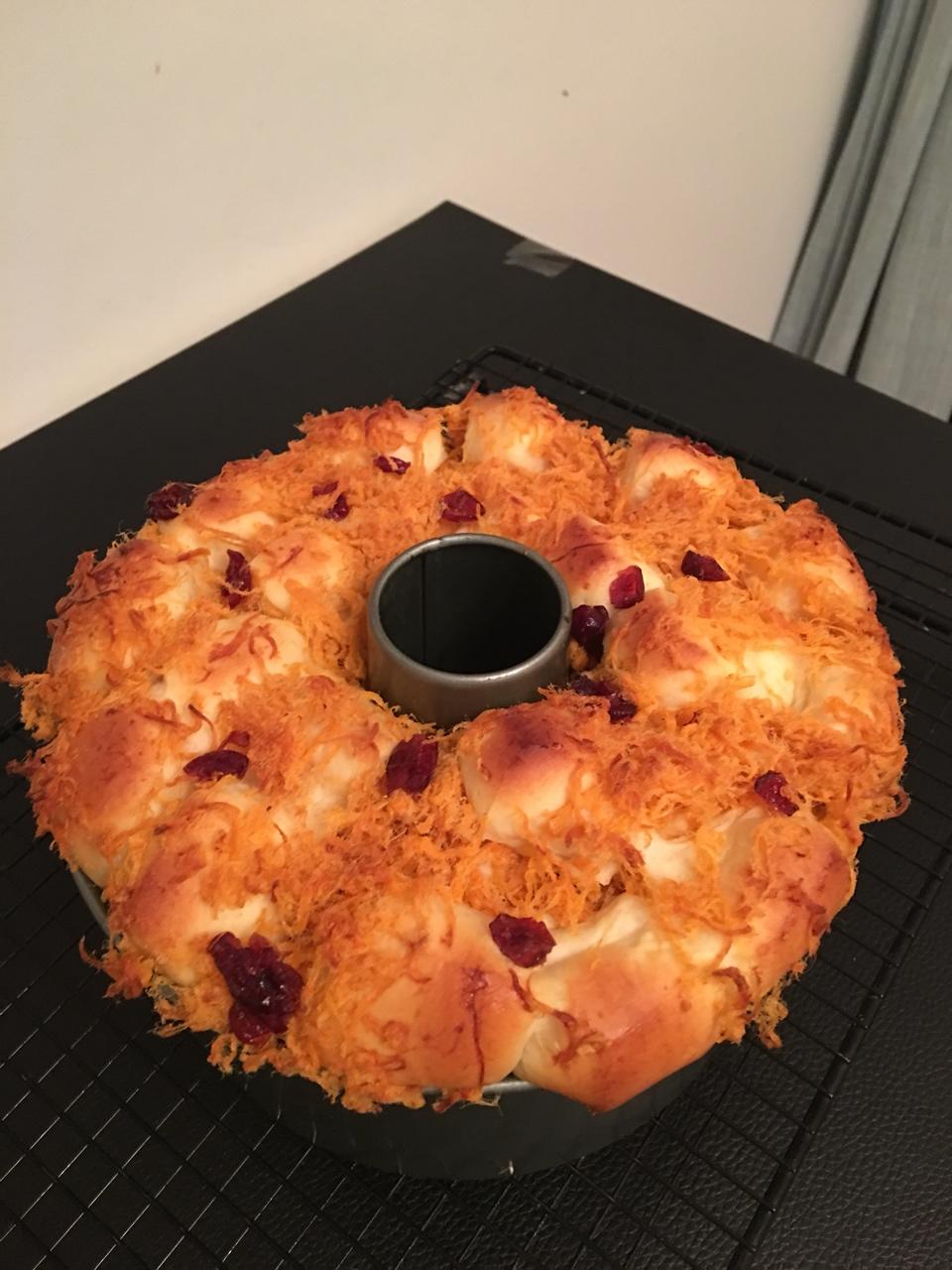 肉松色拉酱中空面包