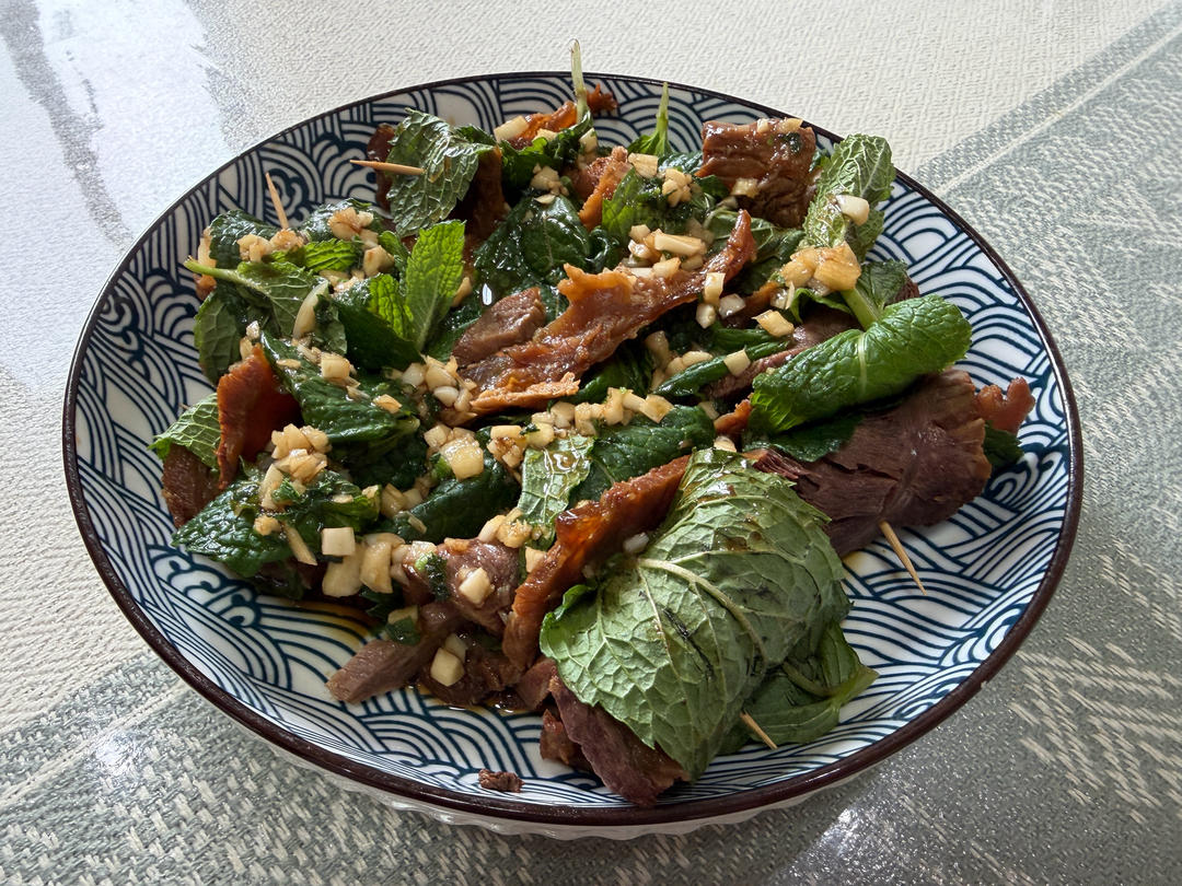 【薄荷卷牛肉】云南人的秘制卤牛肉，夏天吃不油腻