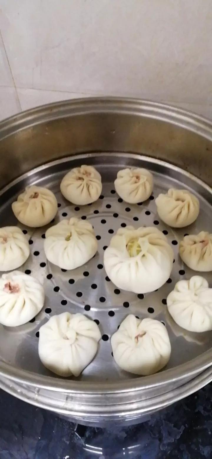 松软多汁的肉包子