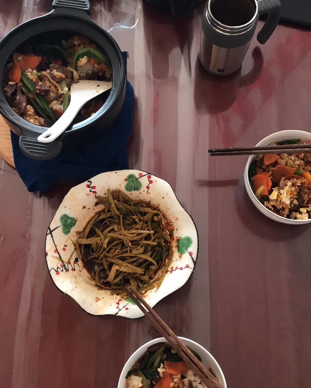 《广式腊肠砂锅煲仔饭》
