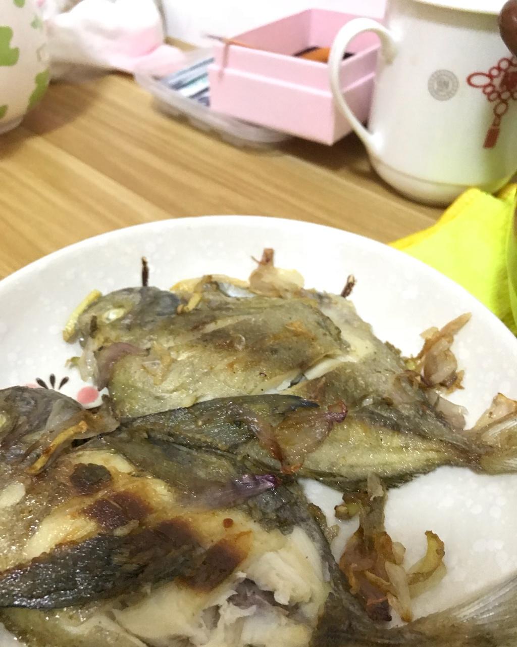 干煎椒盐鲳鱼