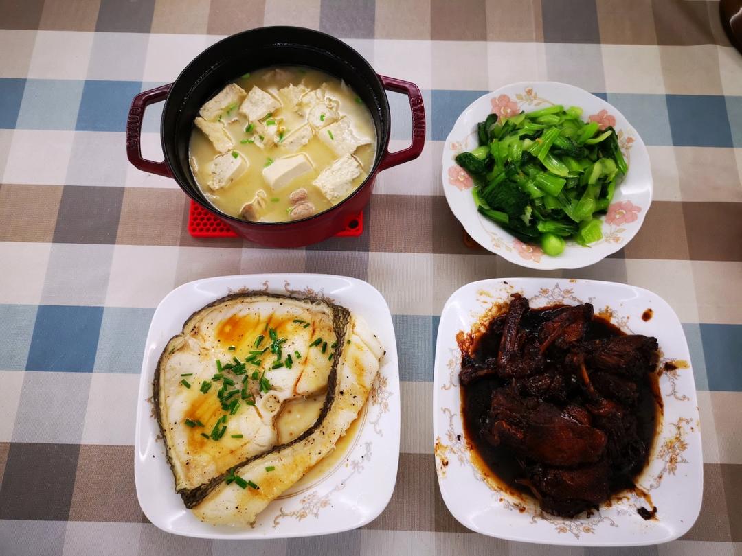 香浓老豆腐五花肉片煲