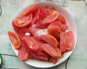 西红柿拌白糖的做法 步骤3