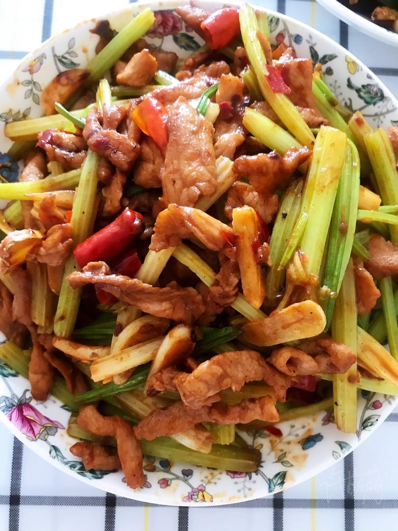 芹菜炒肉