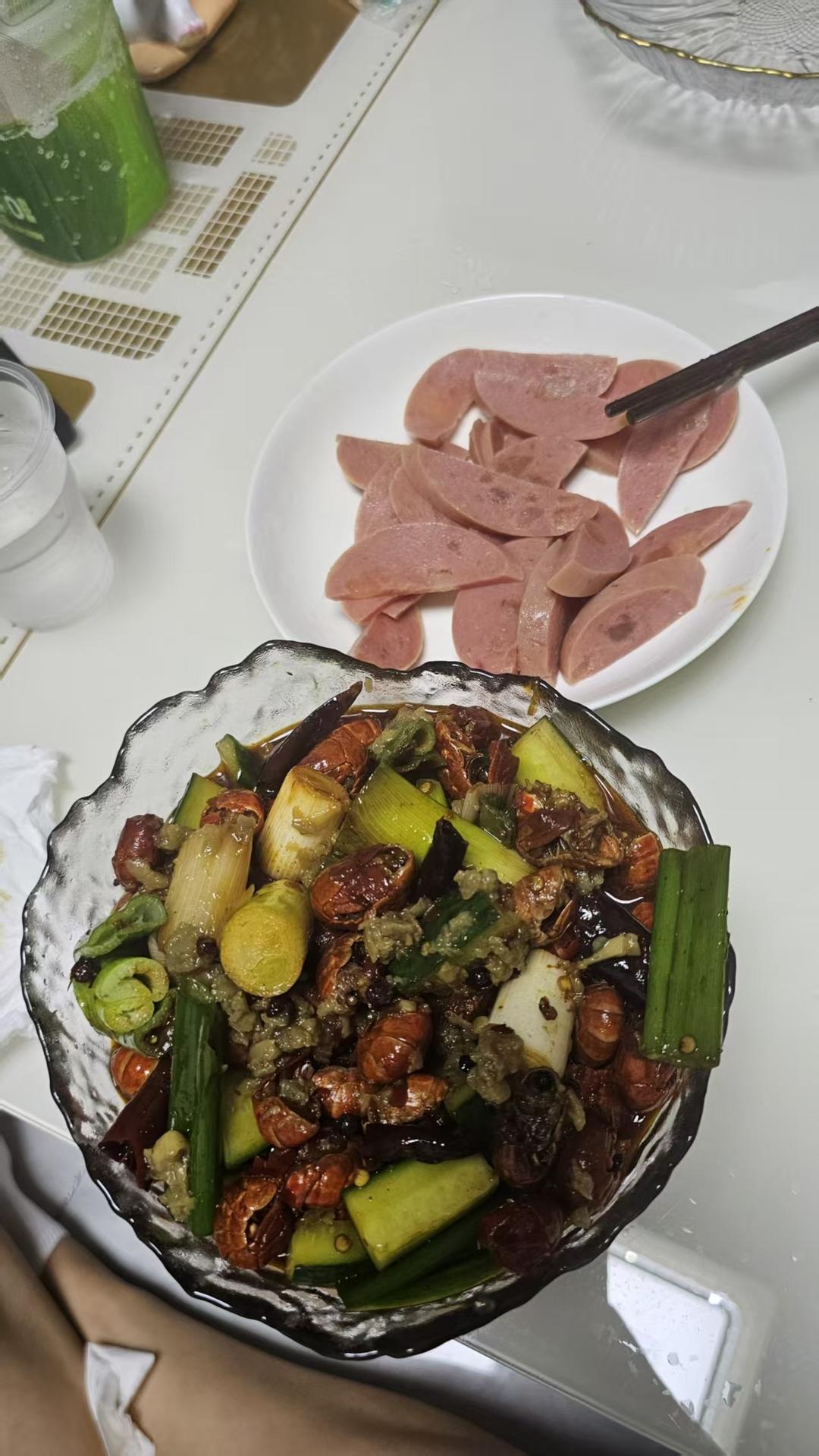 夏日夜市烧烤摊的灵魂-麻辣龙虾尾