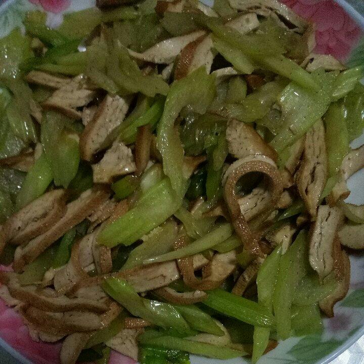 芹菜炒香干