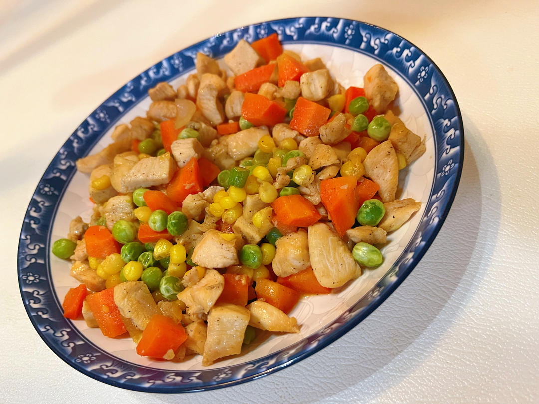 鸡胸肉炒三色蔬