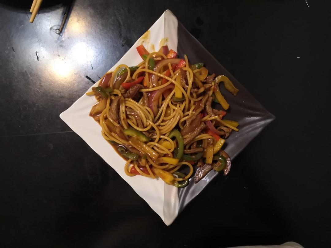 黑椒牛柳炒意面