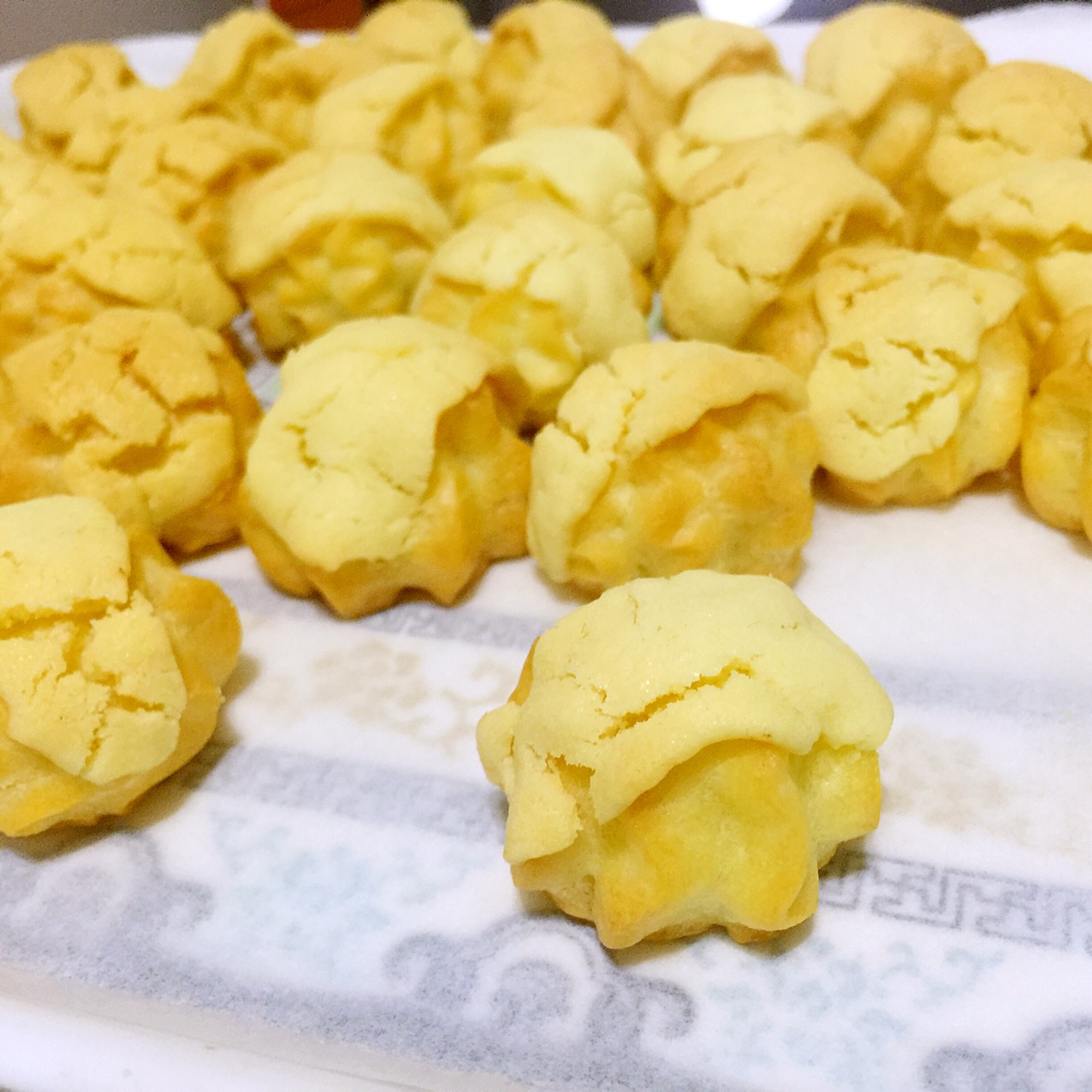 酥皮奶油泡芙--#皮黑森林#