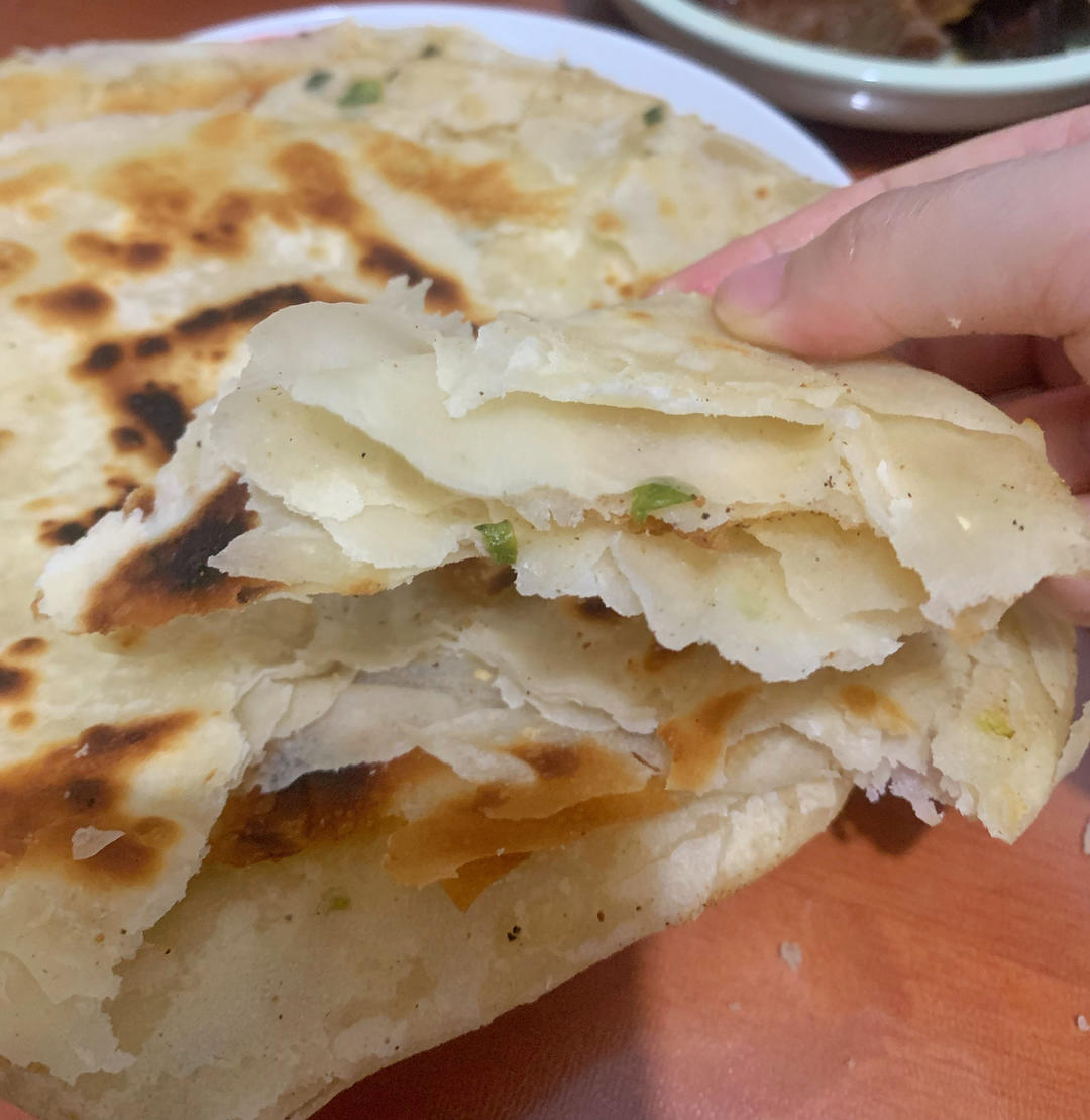 烙饼不硬的小窍门 掌握了你也能看出柔软多层凉了不硬的小油饼