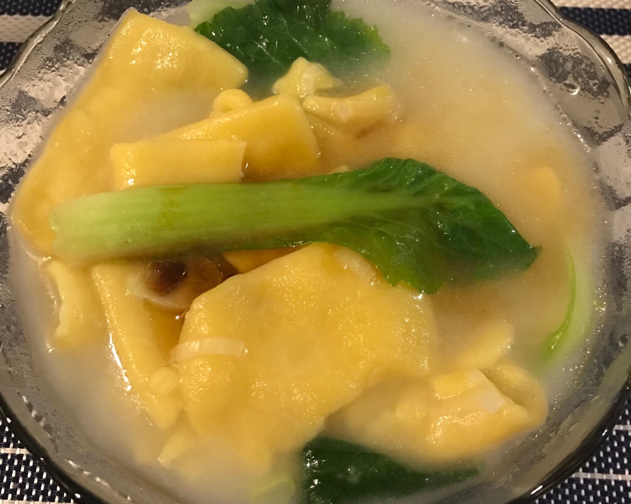 粗粮早餐：美味玉米面片汤的做法