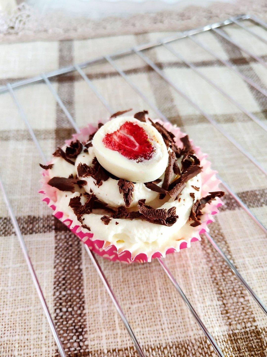 软绵绵戚风纸杯蛋糕