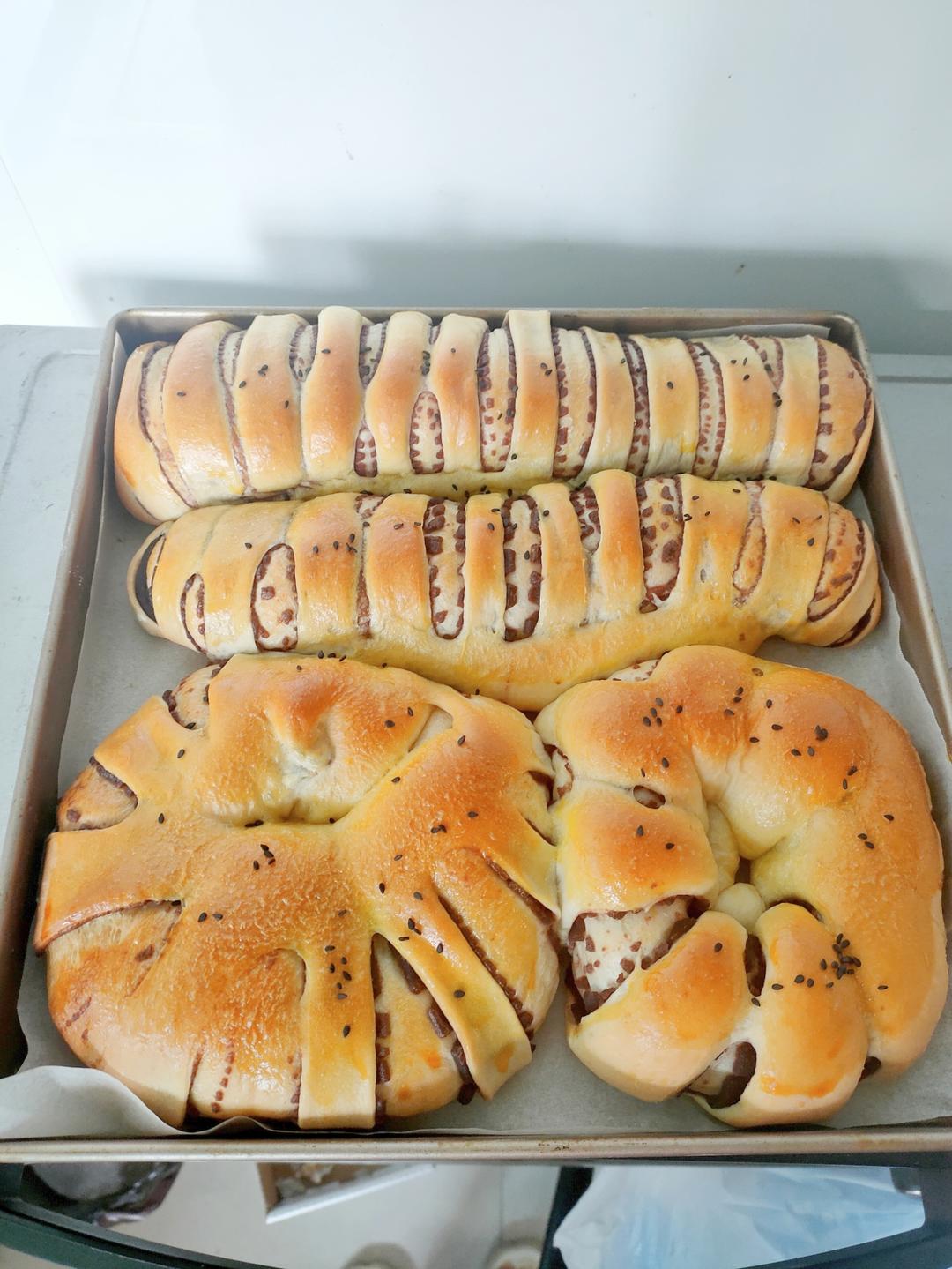 豆沙毛毛虫面包