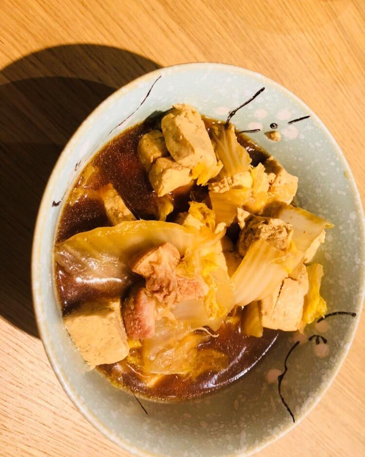 冻豆腐白菜炖五花肉