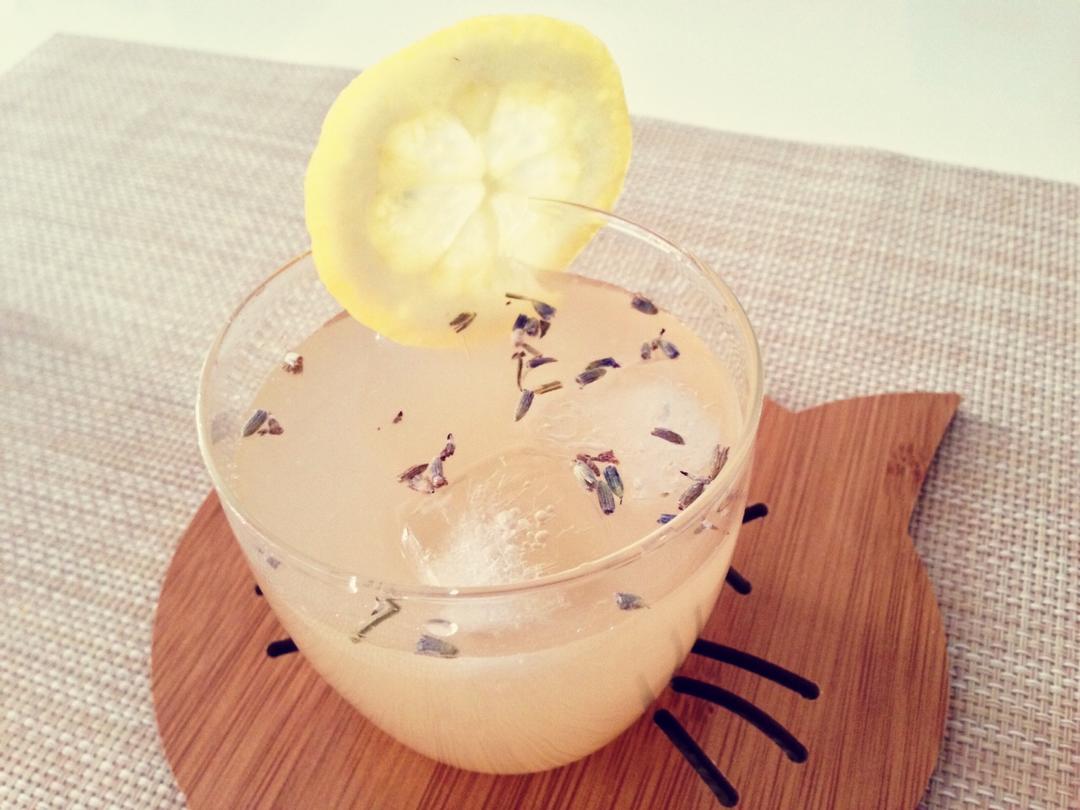 薰衣草蜂蜜柠檬水   Lavender Honey Lemonade
