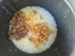 早餐皮蛋瘦肉粥的做法 步骤4