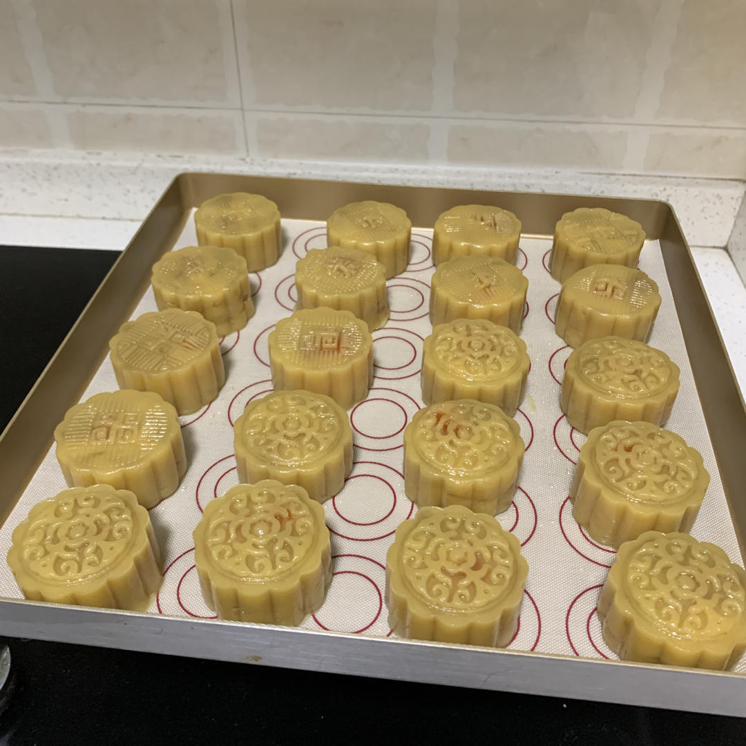 广式月饼——蛋黄莲蓉月饼