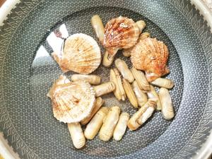 🔥超级诱惑的蒜香黄油海鲜大咖锅🦐🦐🦐的做法 步骤7