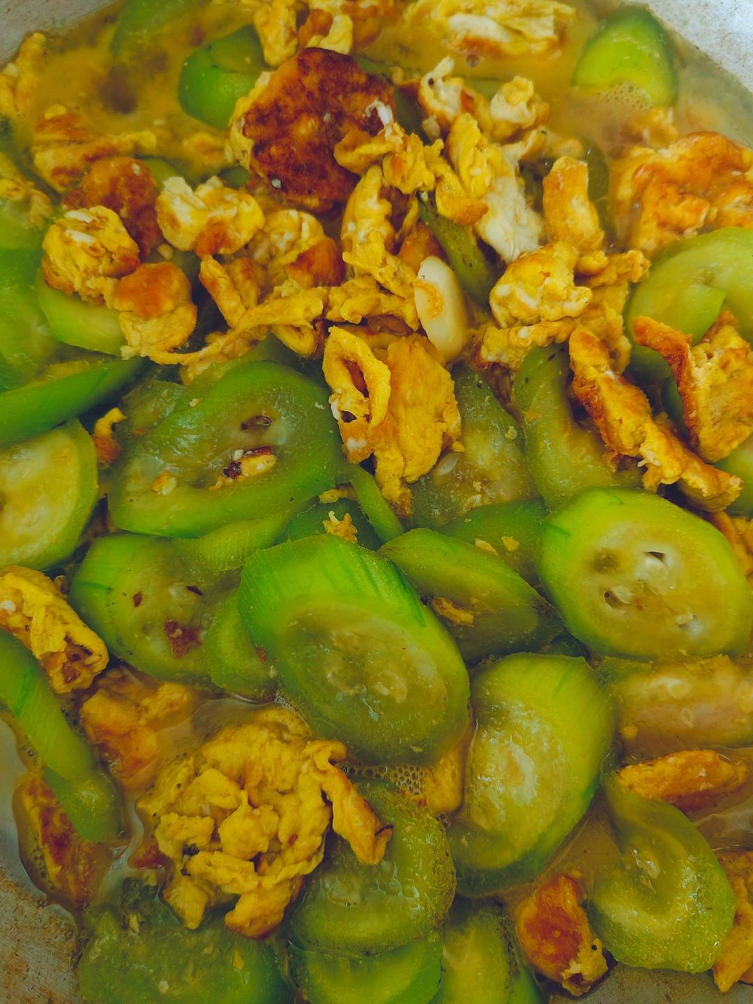 鲜香美味！好吃到舔盘的丝瓜炒鸡蛋