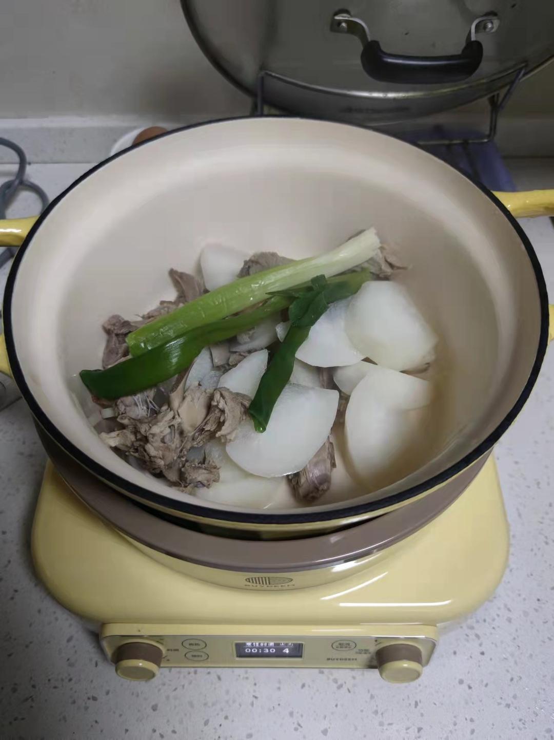鲜甜鲍鱼椰子鸡汤【3月北鼎蒸炖锅食谱】