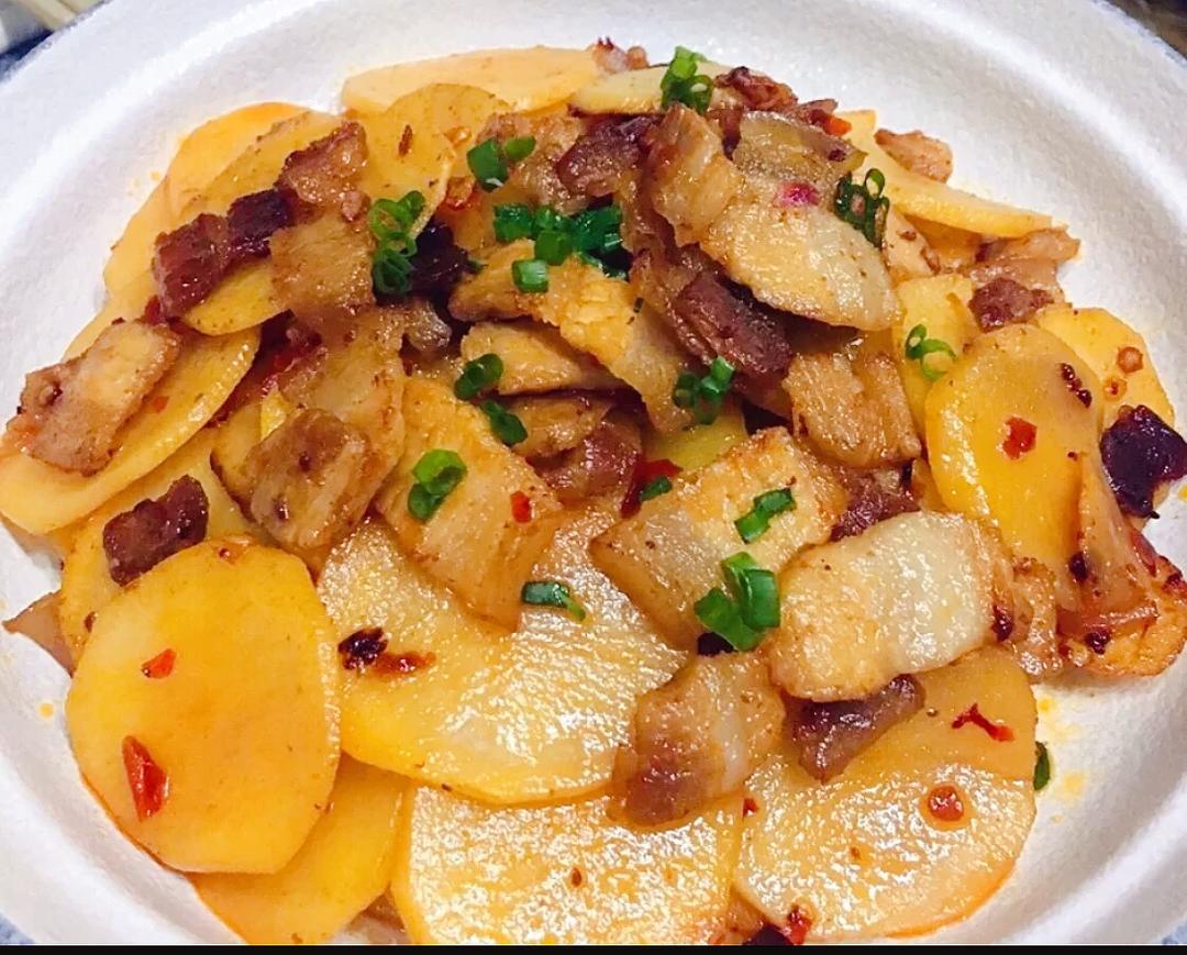 五花肉炒土豆片