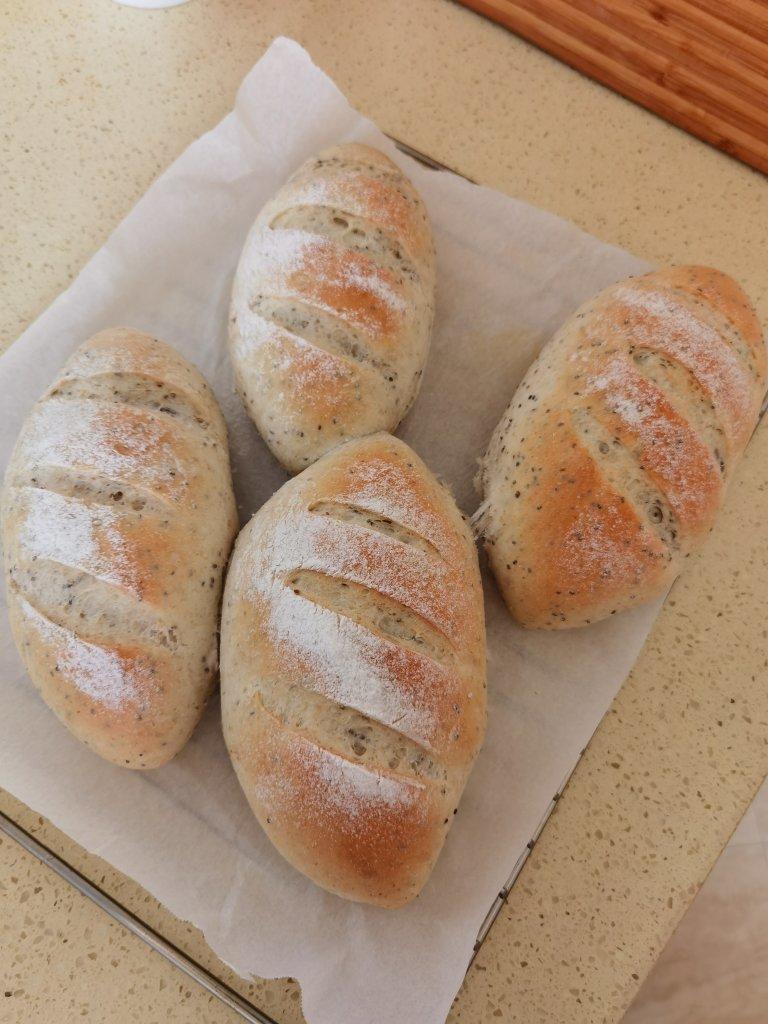 纤身奇亚籽全麦欧包