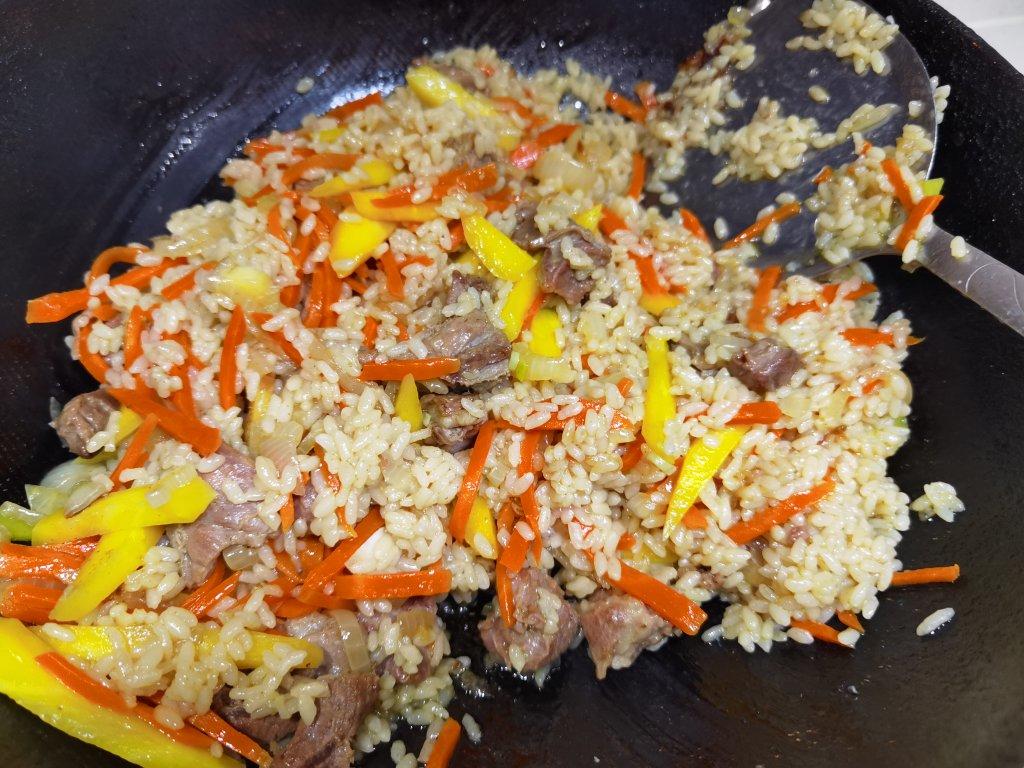 手抓羊肉饭