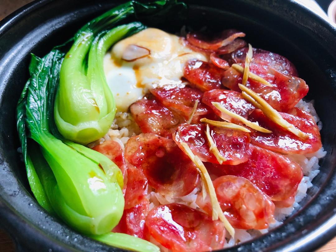 广式腊味煲仔饭