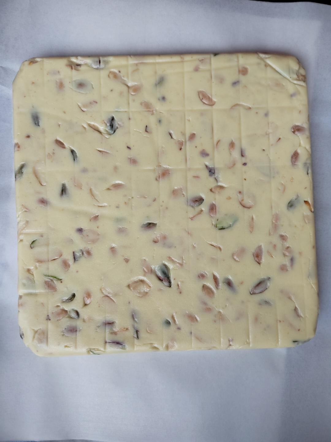 只要四种原材料就能做牛轧糖