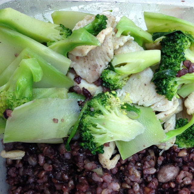 （低于500卡快手菜）西兰花炒鸡胸肉