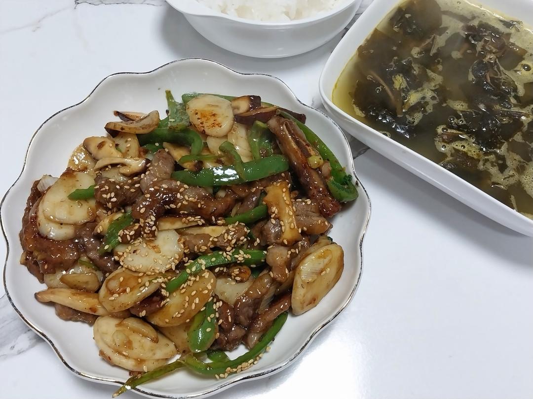 香菇青椒肉丝炒年糕
