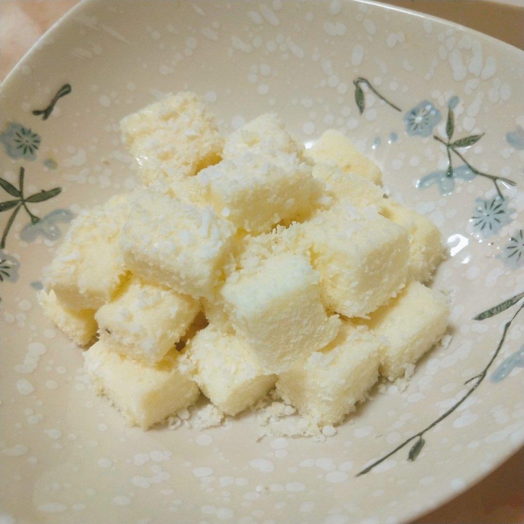 椰丝牛奶小方糕