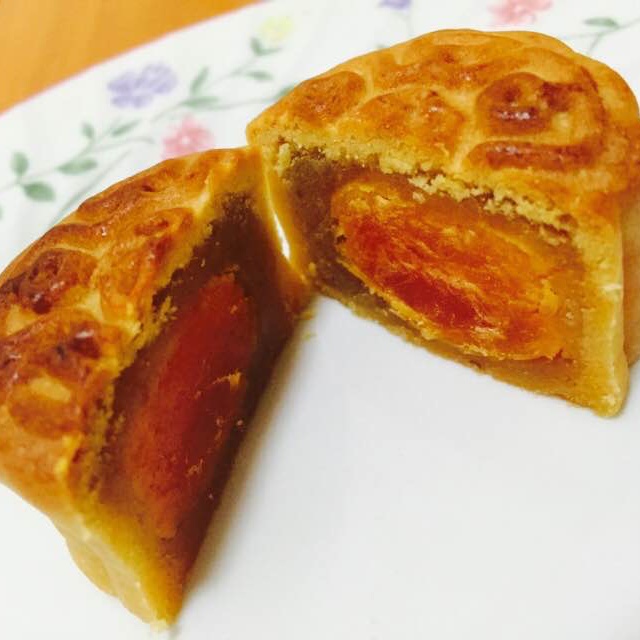 广式月饼—蛋黄莲蓉月饼