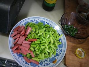 妈妈的味道备忘录：家常蚝油蒜苔的多种搭配的做法 步骤1