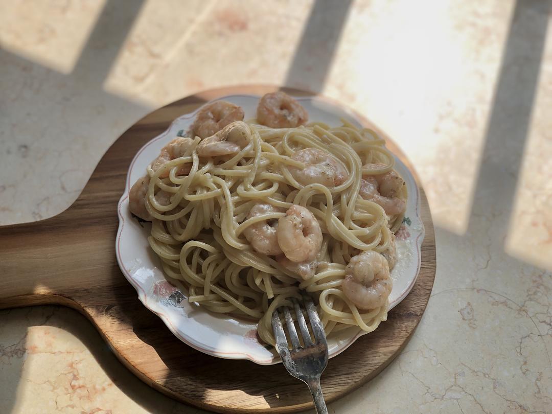 奶油虾仁意面的做法