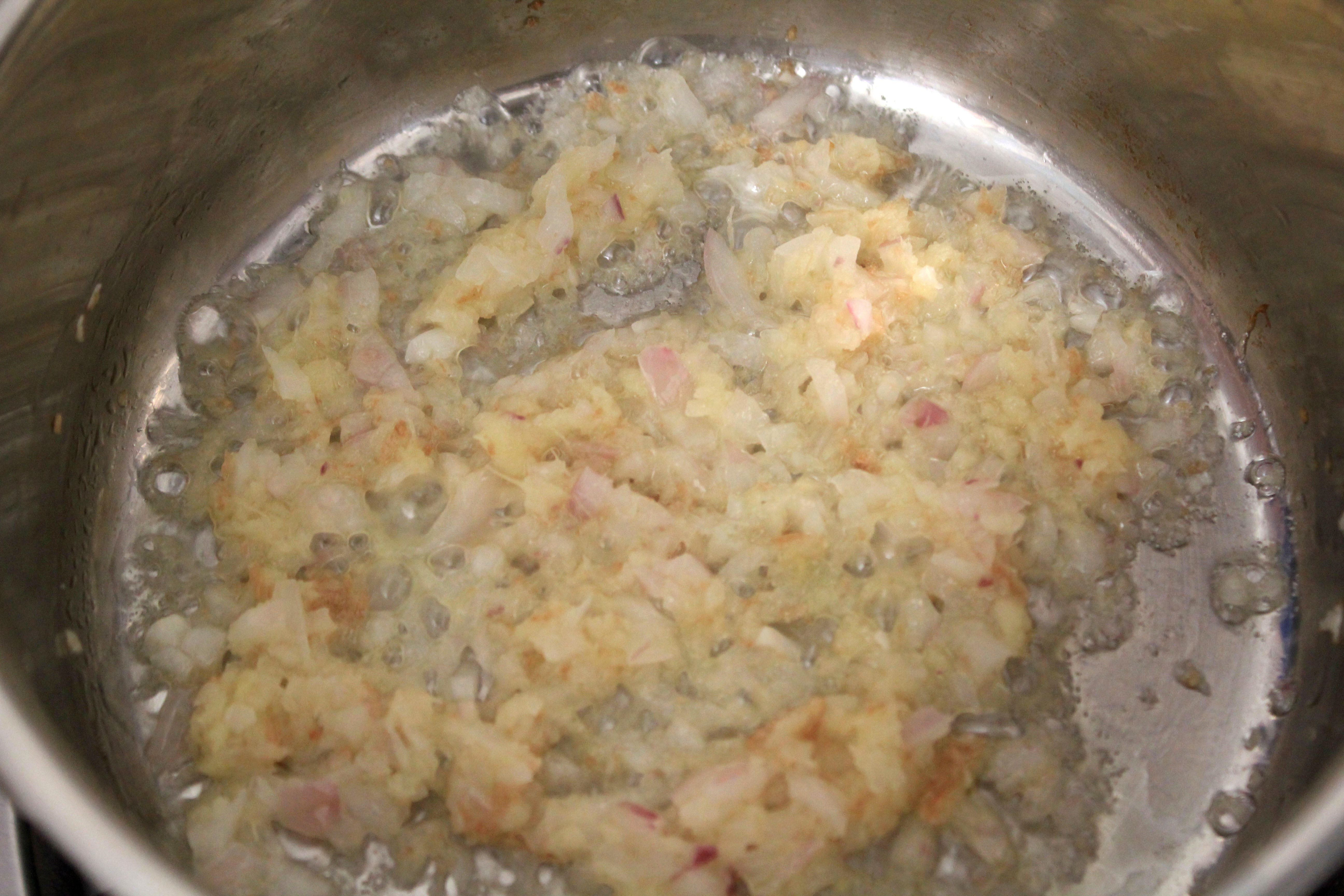 葱香盐焗海鱼的做法 步骤3