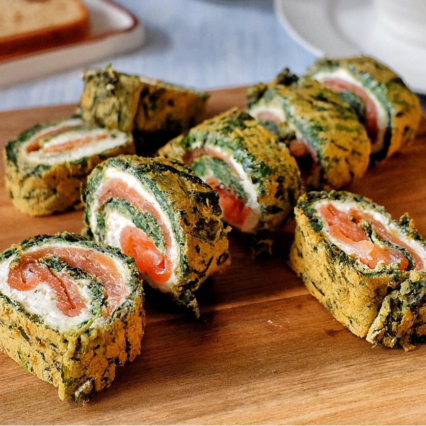 新鲜蔬菜下厨房做的烟熏三文鱼菠菜蛋卷