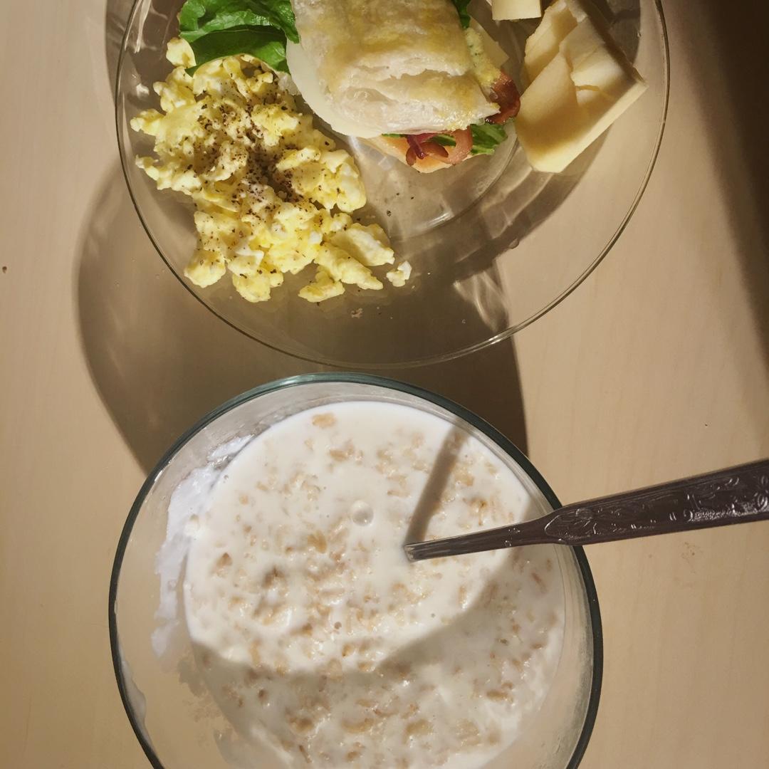 特浓牛奶燕麦粥