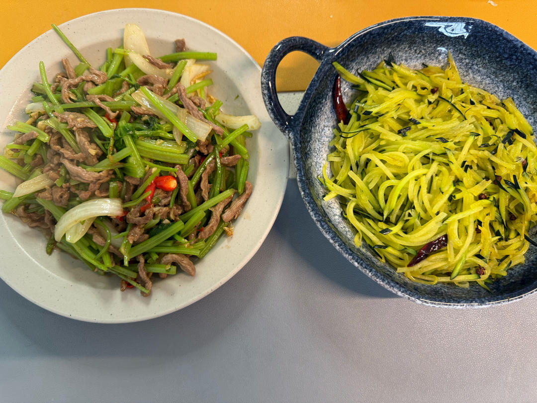 下饭神器又来了，试试这道芹菜炒牛肉！！