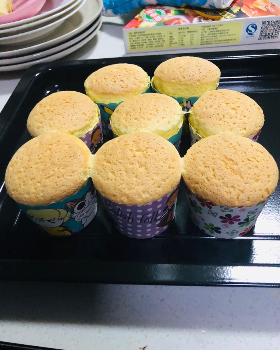 戚风杯子蛋糕^_^不开裂不回缩喔～