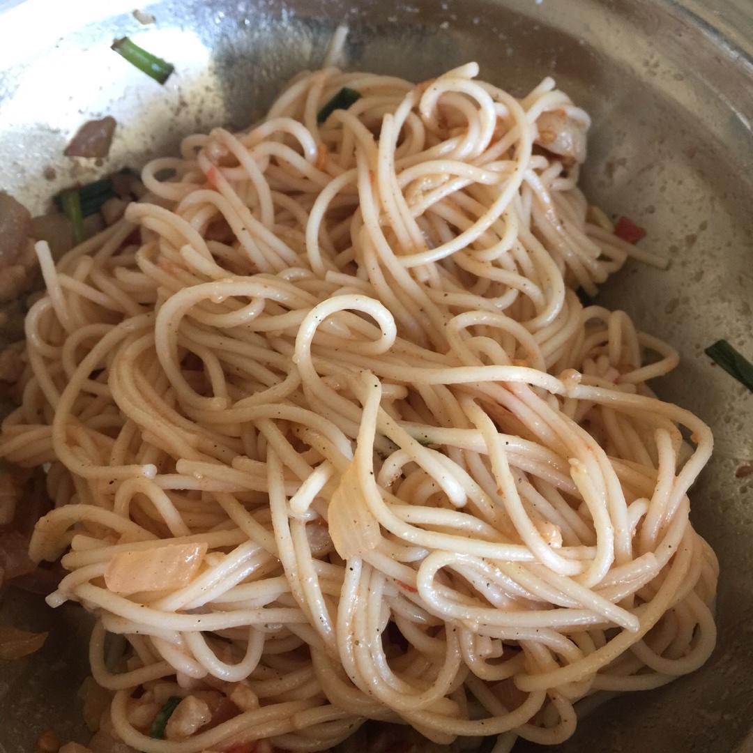 小葱肉酱龙须面的做法