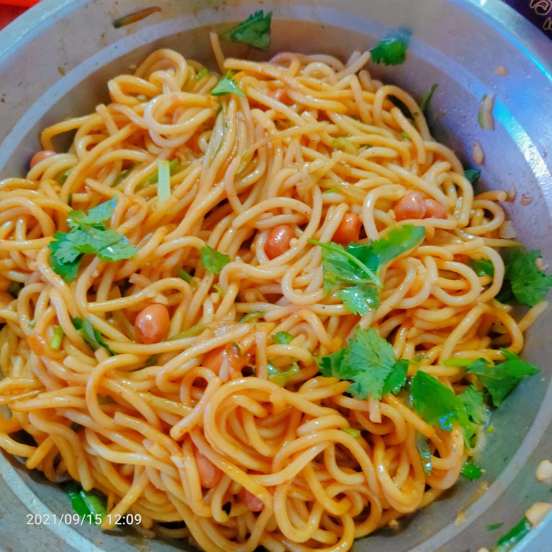 【酸辣凉拌面】夏天必备，酸辣开胃，连吃三大碗