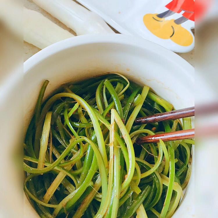 凉拌蒜苔