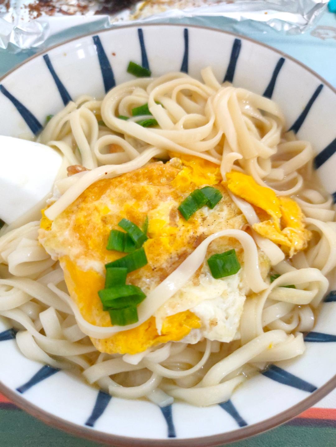 早餐来一碗清汤面，色香味俱全！