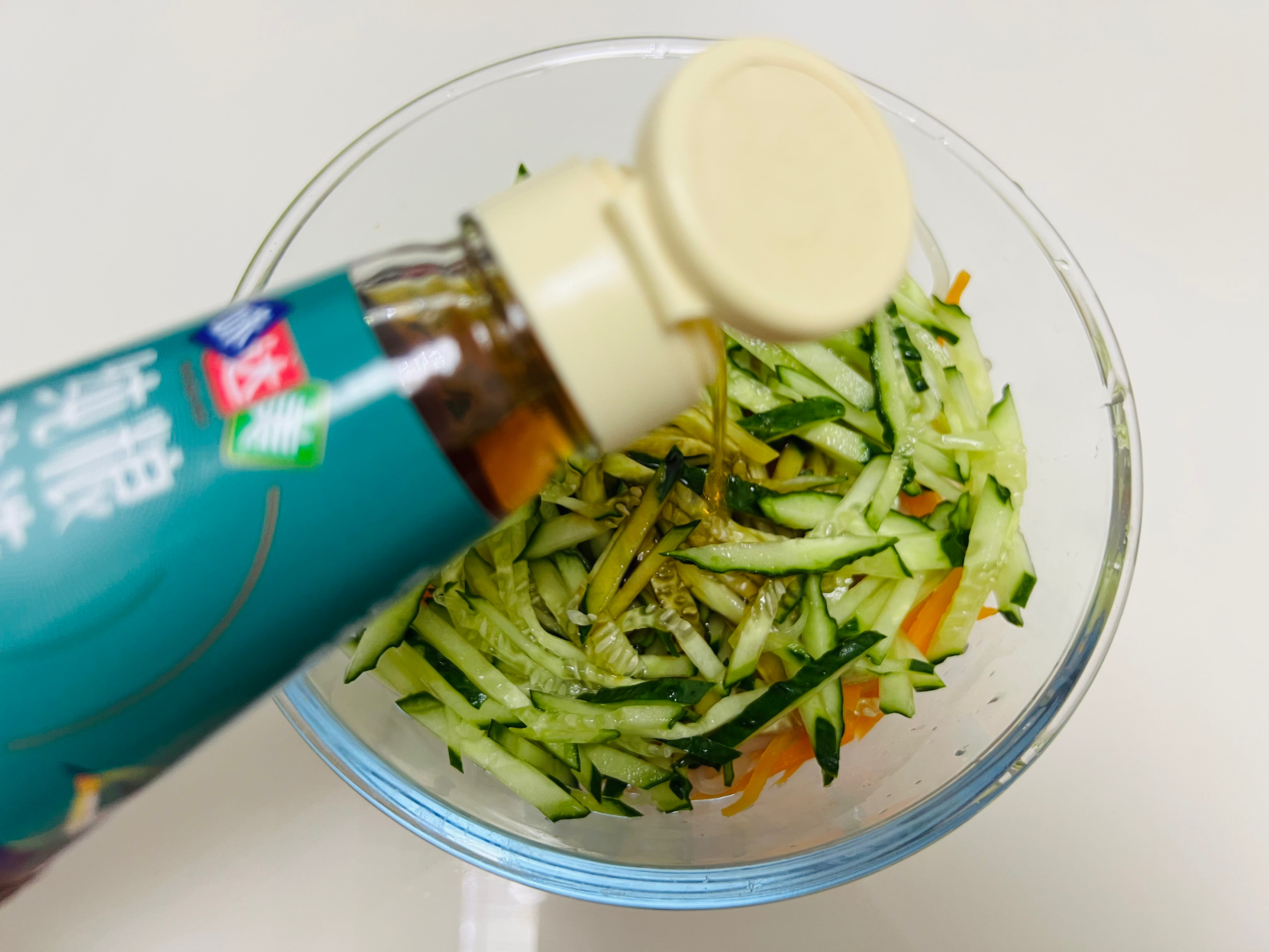 凉拌黄瓜绿豆芽的做法 步骤9